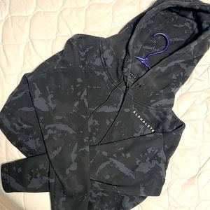 Alphalete Camo Cropped Hoodie size med